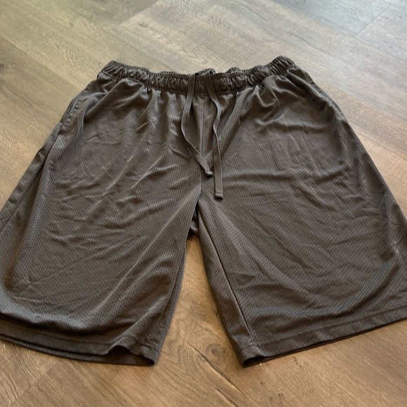 Xersion 2XLT Basketball shorts - Picture 1 of 3